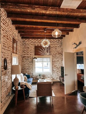 TV - 5THAV930 · Stunning historic urban retreat (Tucson)