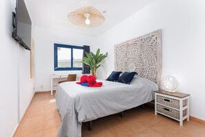 1 bedroom, desk, WiFi, bed sheets