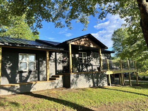 Newly renovated, conveniently located between Nashville and Chattanooga