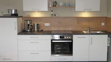 Kühlschrank, Ofen, Herdplatte, Geschirrspüler