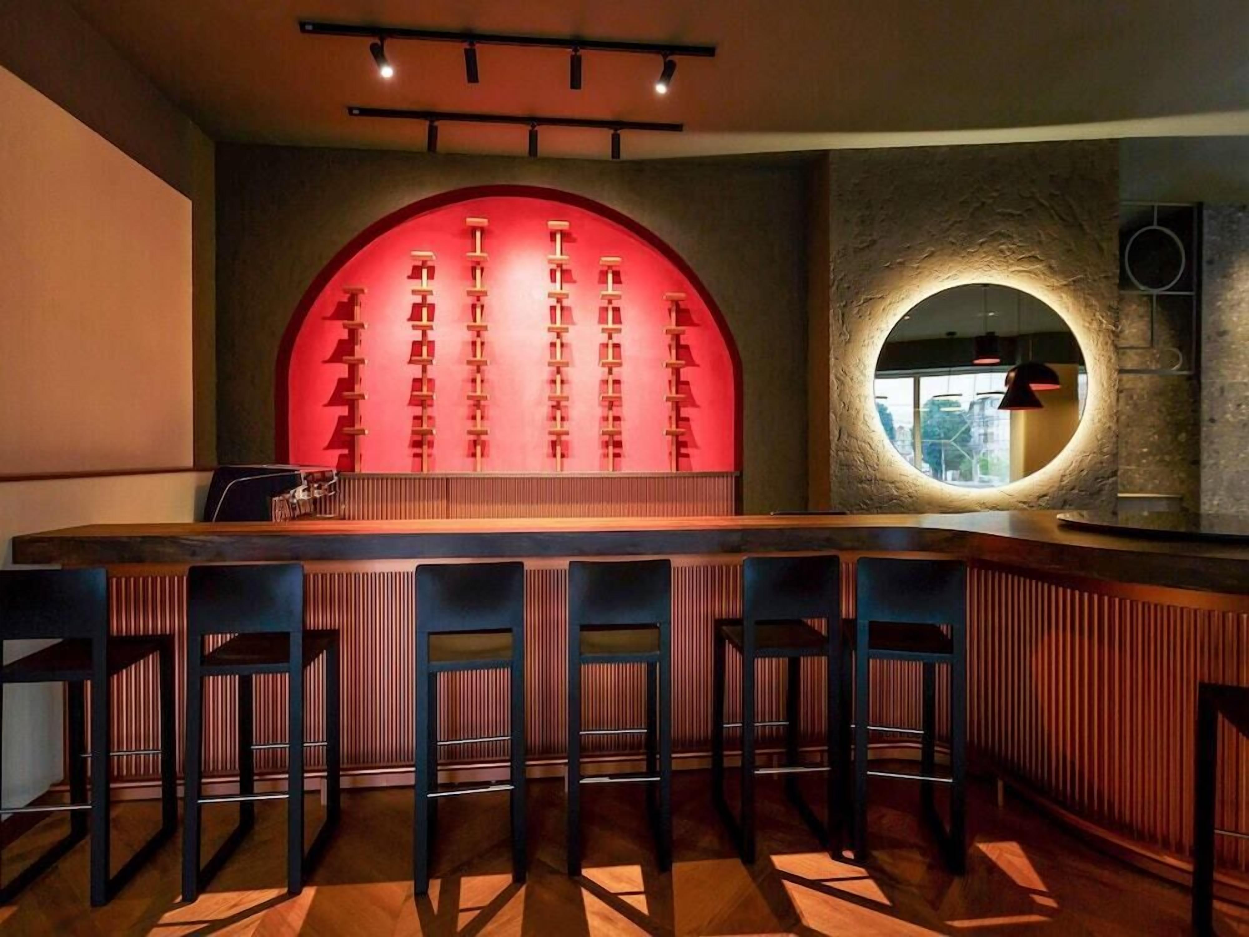 Bar (trong khuôn viên)