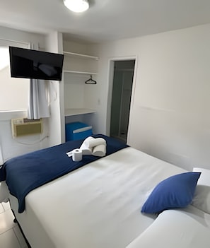 Suíte básica | Frigobar, Wi-Fi de cortesia, roupa de cama