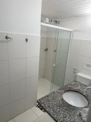 Basic Suite | Bathroom | Shower, rainfall showerhead, towels, soap