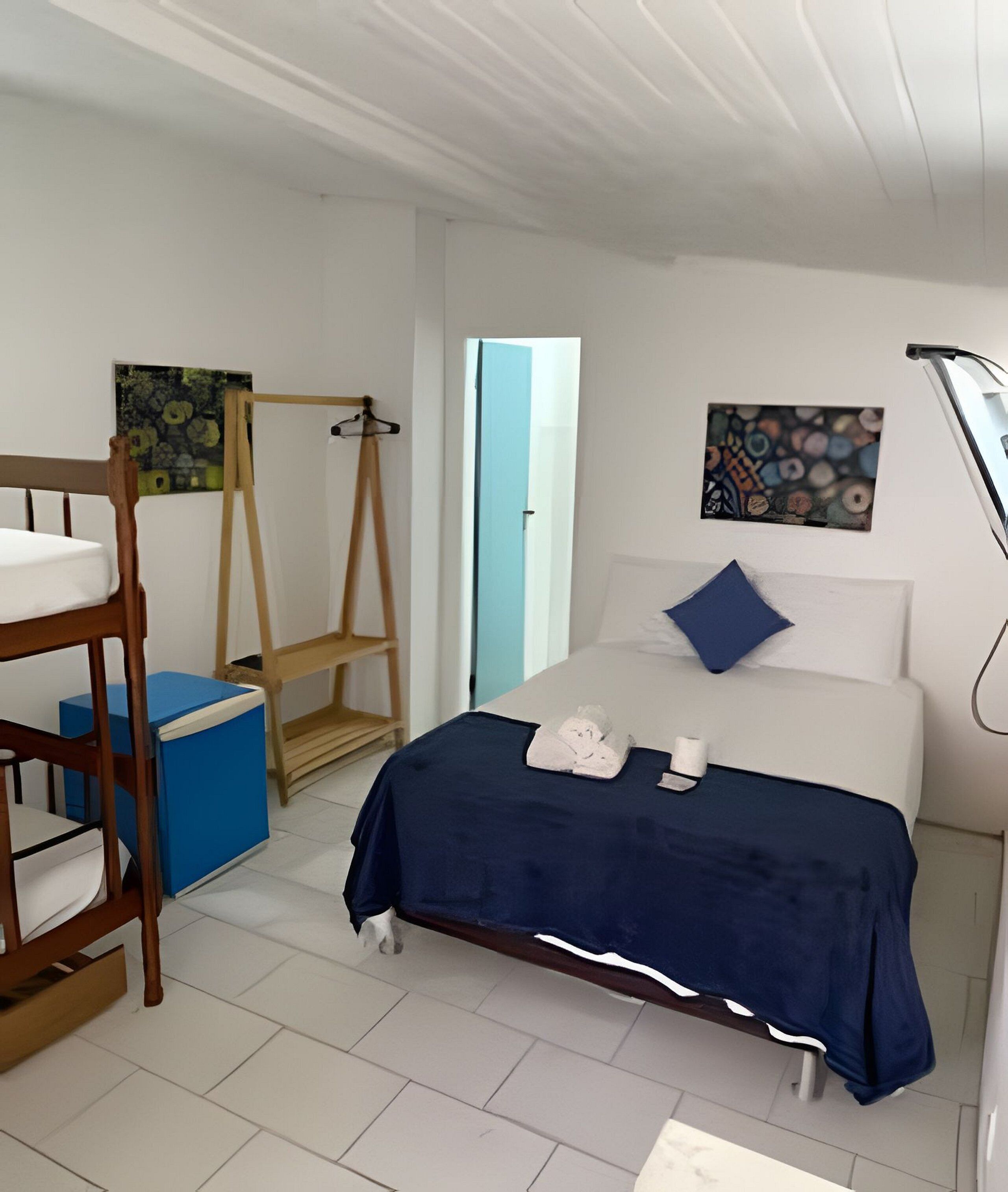 Eenvoudige suite | Een minibar, gratis wifi, beddengoed