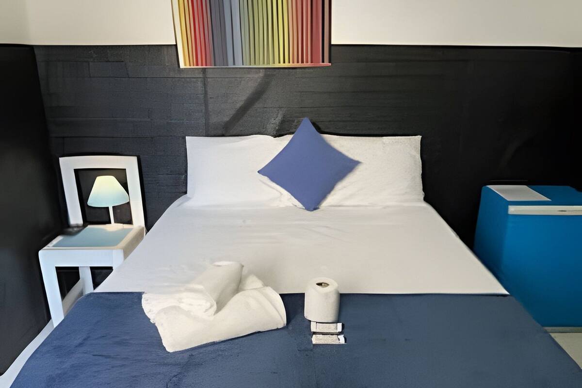 Suite | Minibar, WiFi (free), bed sheets