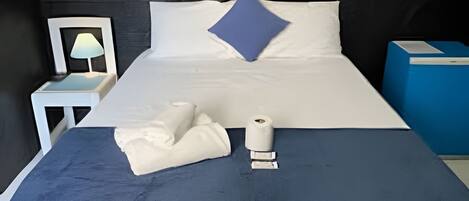 Minibar, wifi gratis y ropa de cama