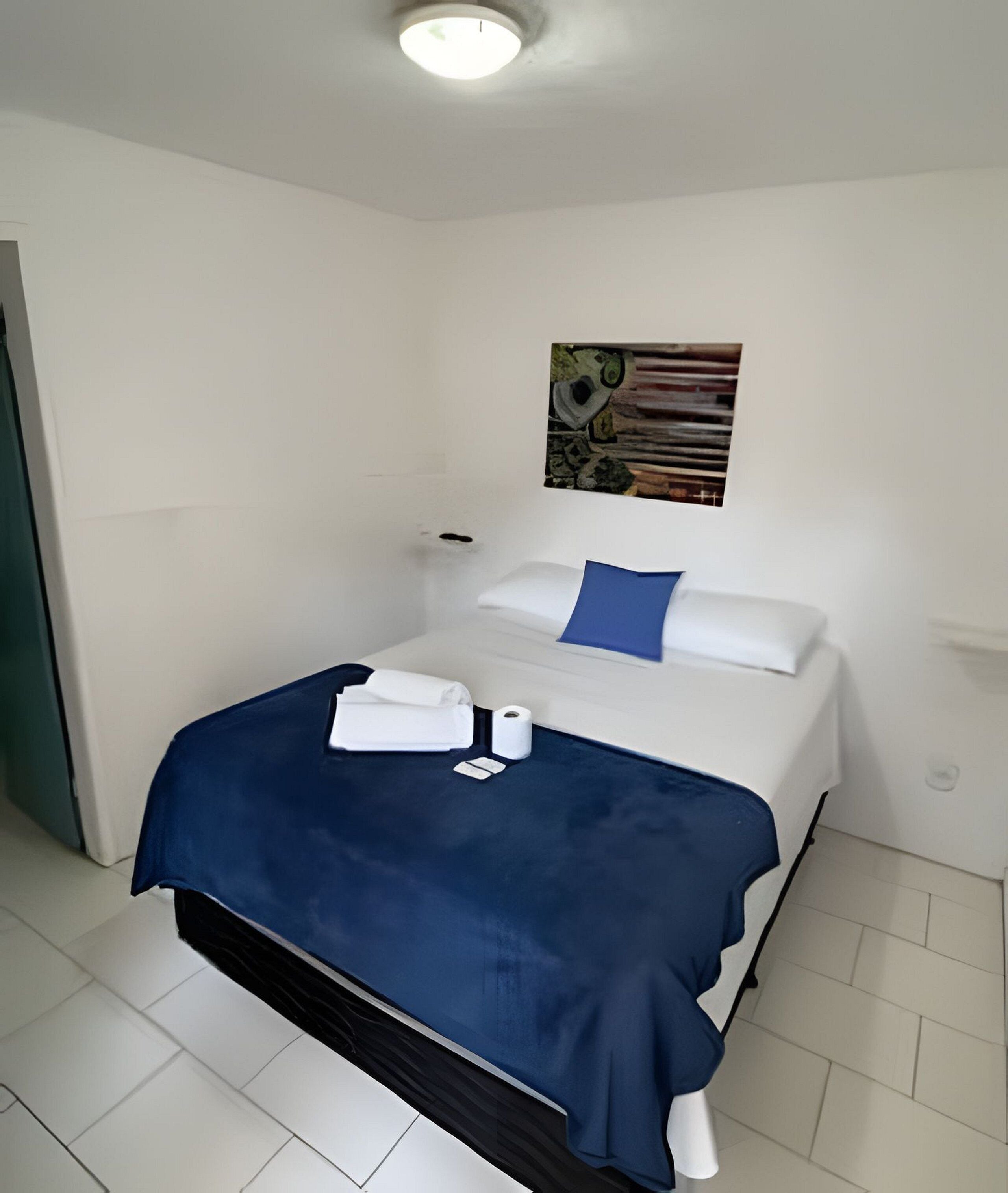 Suíte básica | Frigobar, Wi-Fi de cortesia, roupa de cama