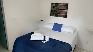 Suíte básica | Frigobar, Wi-Fi de cortesia, roupa de cama