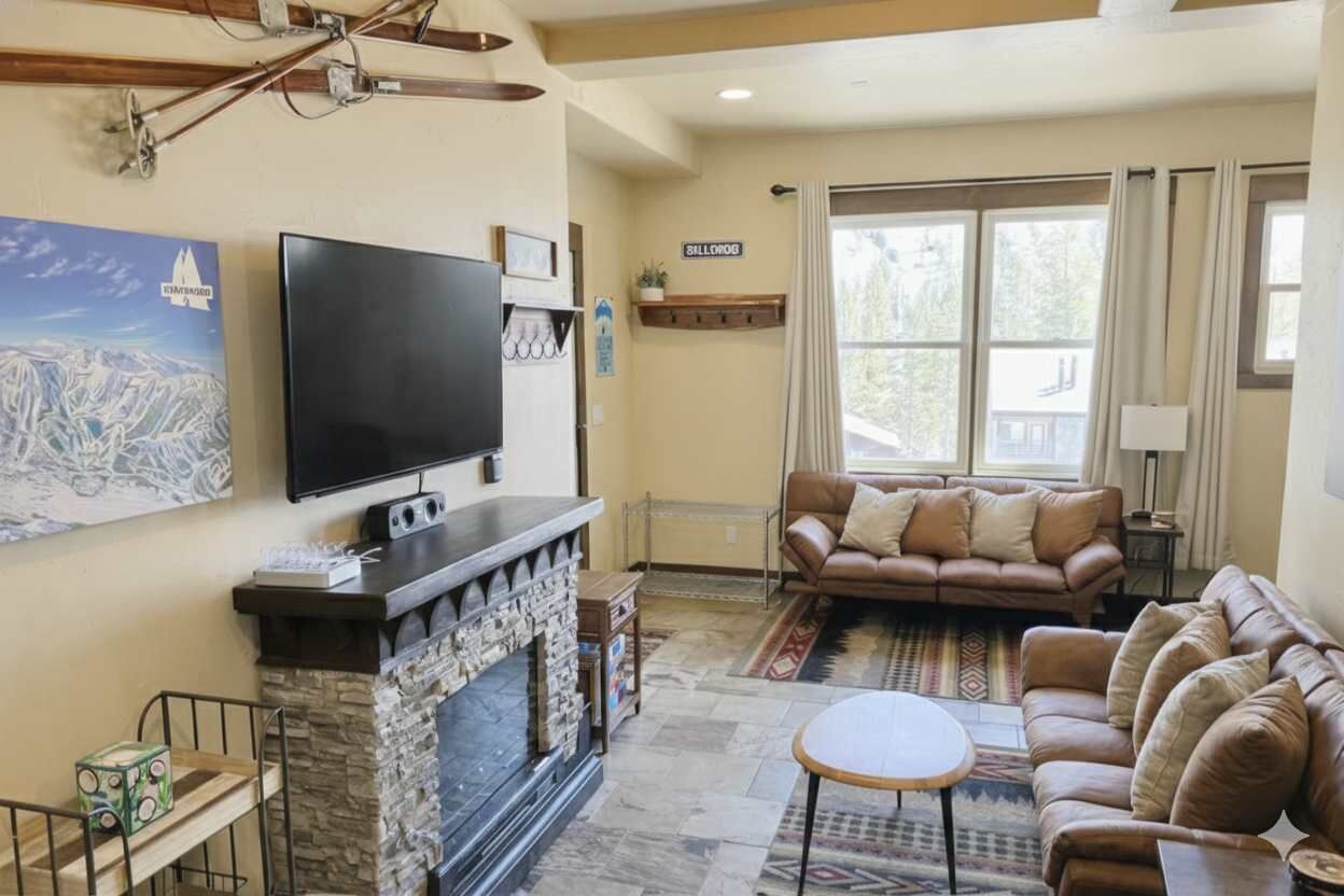 TV, books, stereo, offices