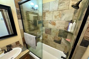 Shower, hair dryer, towels, soap - Kirkwood Mountainside Cottage w/Deck Walk to Lifts (Kirkwood)