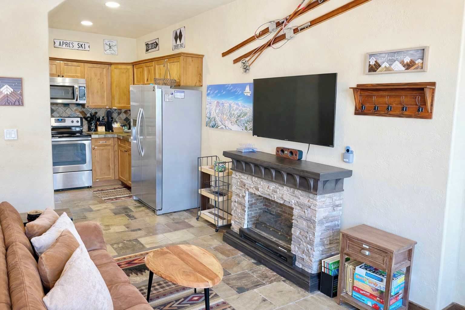 Fernseher, Bücher, Stereoanlage, Arbeitsbereiche