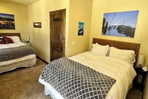 1 bedroom, iron/ironing board, travel cot, WiFi - Kirkwood Mountainside Cottage w/Deck Walk to Lifts (Kirkwood)