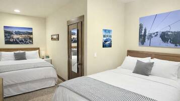 4 bedrooms, desk, iron/ironing board, travel crib