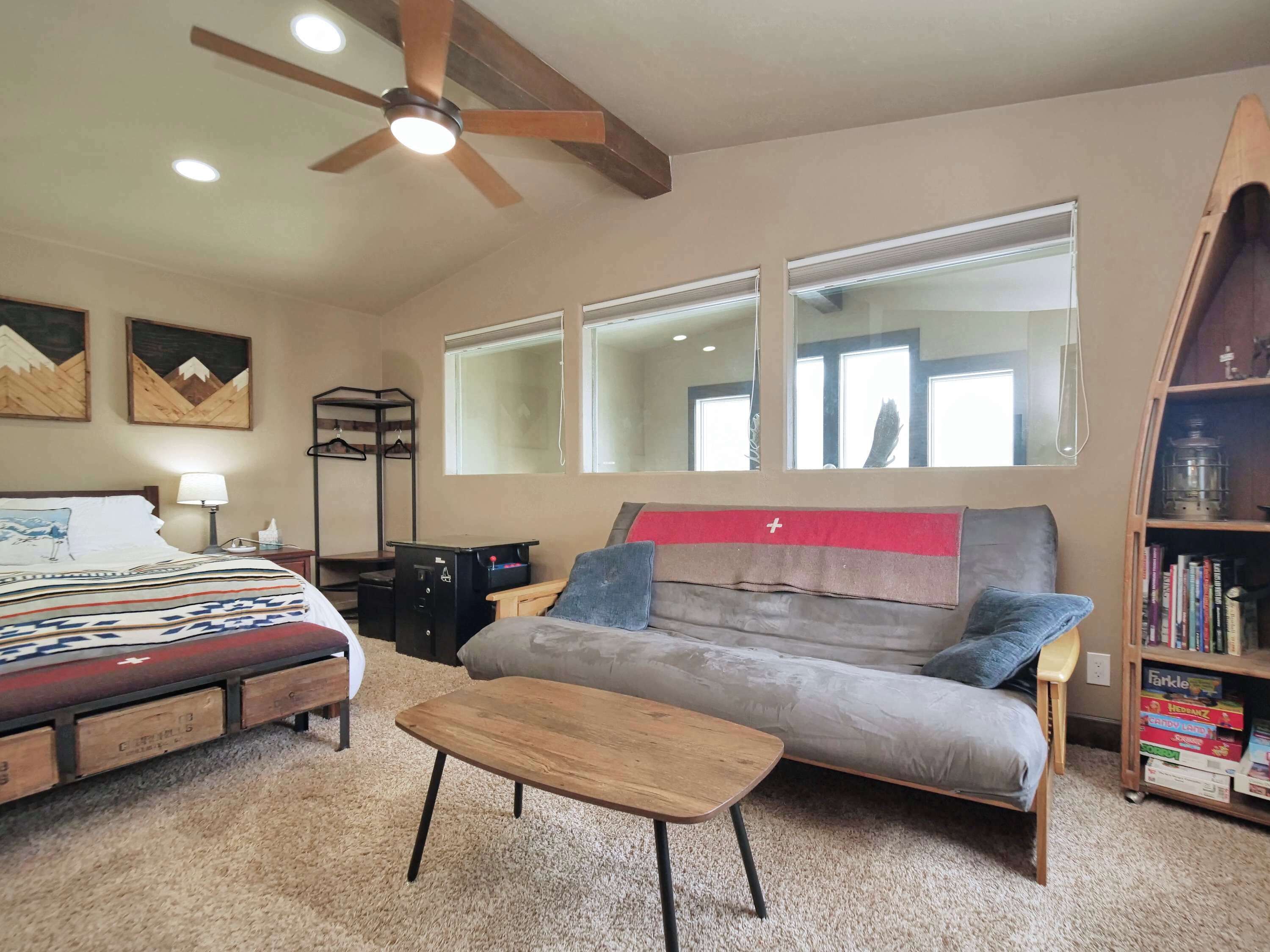 4 Schlafzimmer, Schreibtisch, Bügeleisen/Bügelbrett, Reisekinderbett