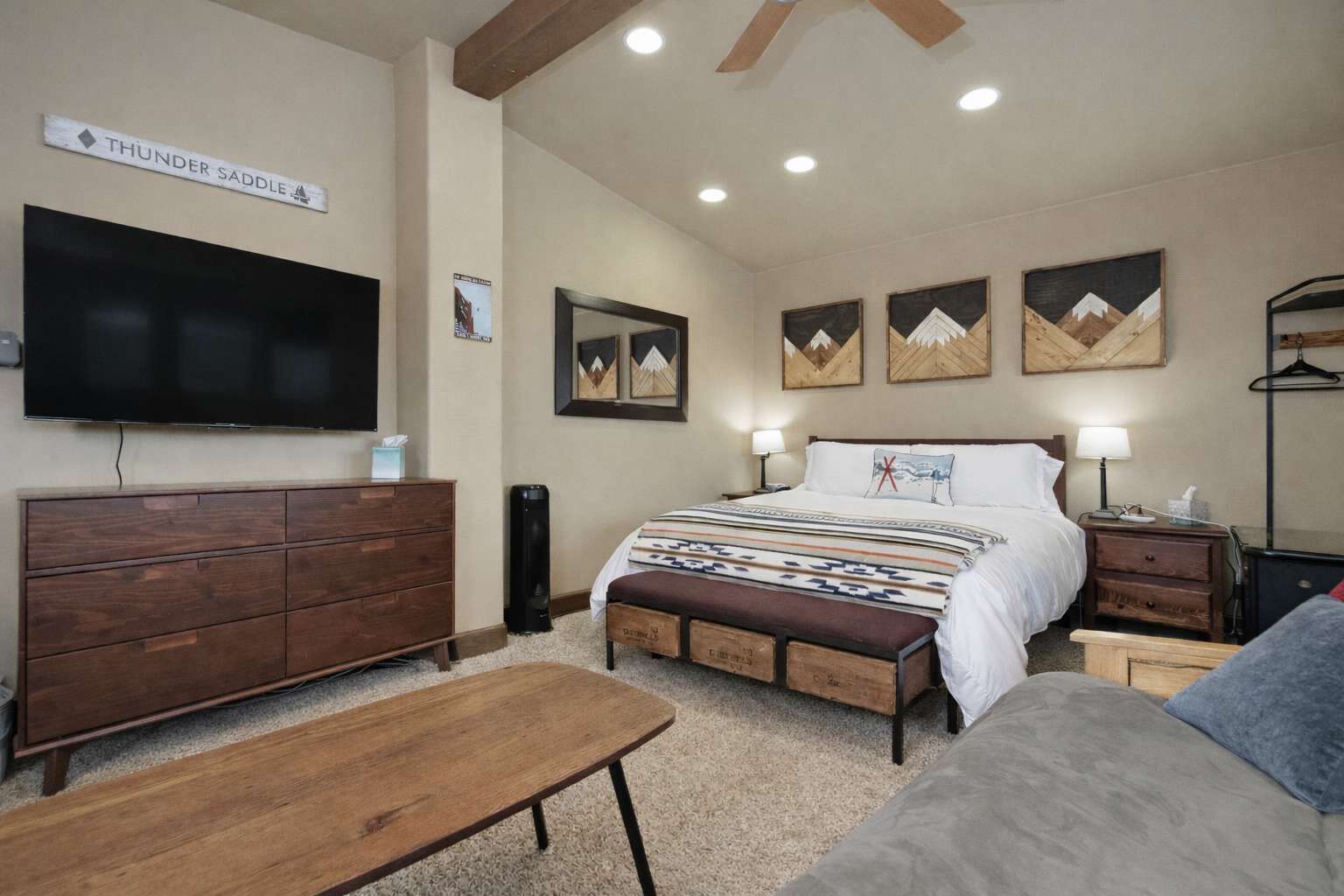 4 bedrooms, desk, iron/ironing board, travel cot