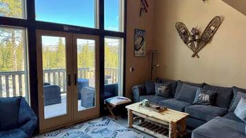 智能电视、壁炉、电子游戏、书