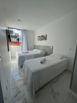 Minibar y ropa de cama