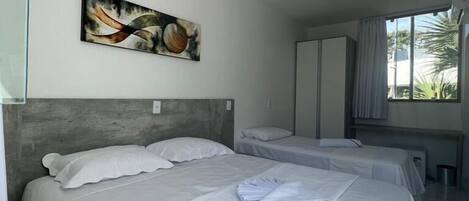 Minibar y ropa de cama