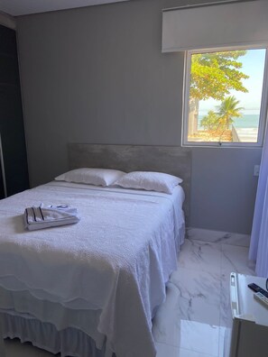 Minibar y ropa de cama 