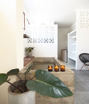 Superior Room, 1 King Bed, Bathtub | Deep-soaking bathtub