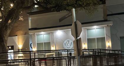 Parking, Tesla E-Charge, Remote Work area, Shopping, Restaurants, Nightlife