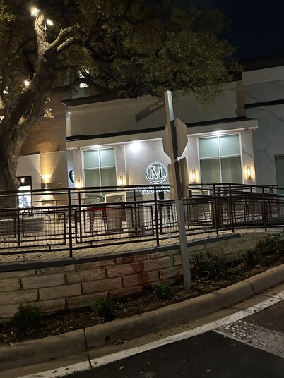 Parking, Tesla E-Charge, Remote Work area, Shopping, Restaurants, Nightlife