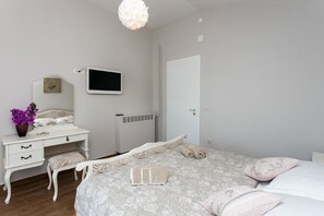 2 chambres, fer et planche à repasser, Wi-Fi, draps fournis