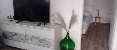 1 bedroom, internet, bed sheets