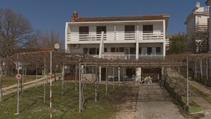 A two-story building with a balcony on the upper floor. - Apartment with sea view 1 (Pirovac)