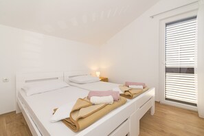 2 bedrooms, internet, bed sheets - Apartment with sea view 2 (Pirovac)
