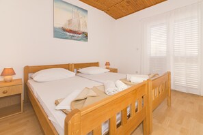 2 bedrooms, internet, bed sheets - Apartment with sea view 2 (Pirovac)