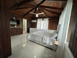 特色客房 | 高档床上用品、羽绒被、加厚床垫、遮光窗帘