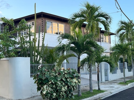 Exterior. El Montserrat - Hotel Boutique