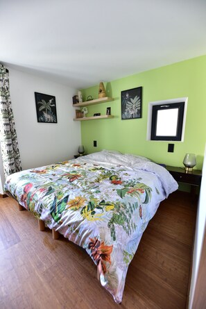 3 slaapkamers, een strijkplank/strijkijzer, reisbedje, wifi