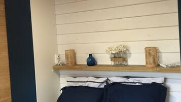1 bedroom, internet, bed sheets