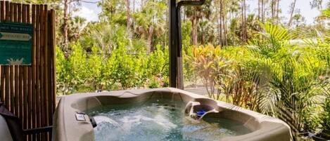 Bain à remous extérieur