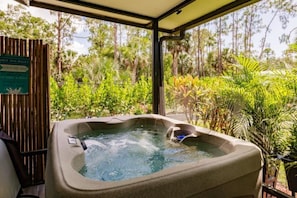 Outdoor spa tub