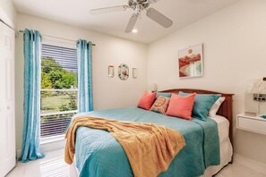 3 habitaciones, tabla de planchar con plancha, wifi y ropa de cama 