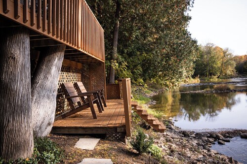 Charming Cottage on the River