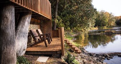 Charming Cottage on the River