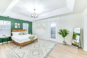 5 chambres, matelas mémoire de forme, bureau, fer et planche à repasser