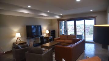 Smart TV, fireplace, table tennis