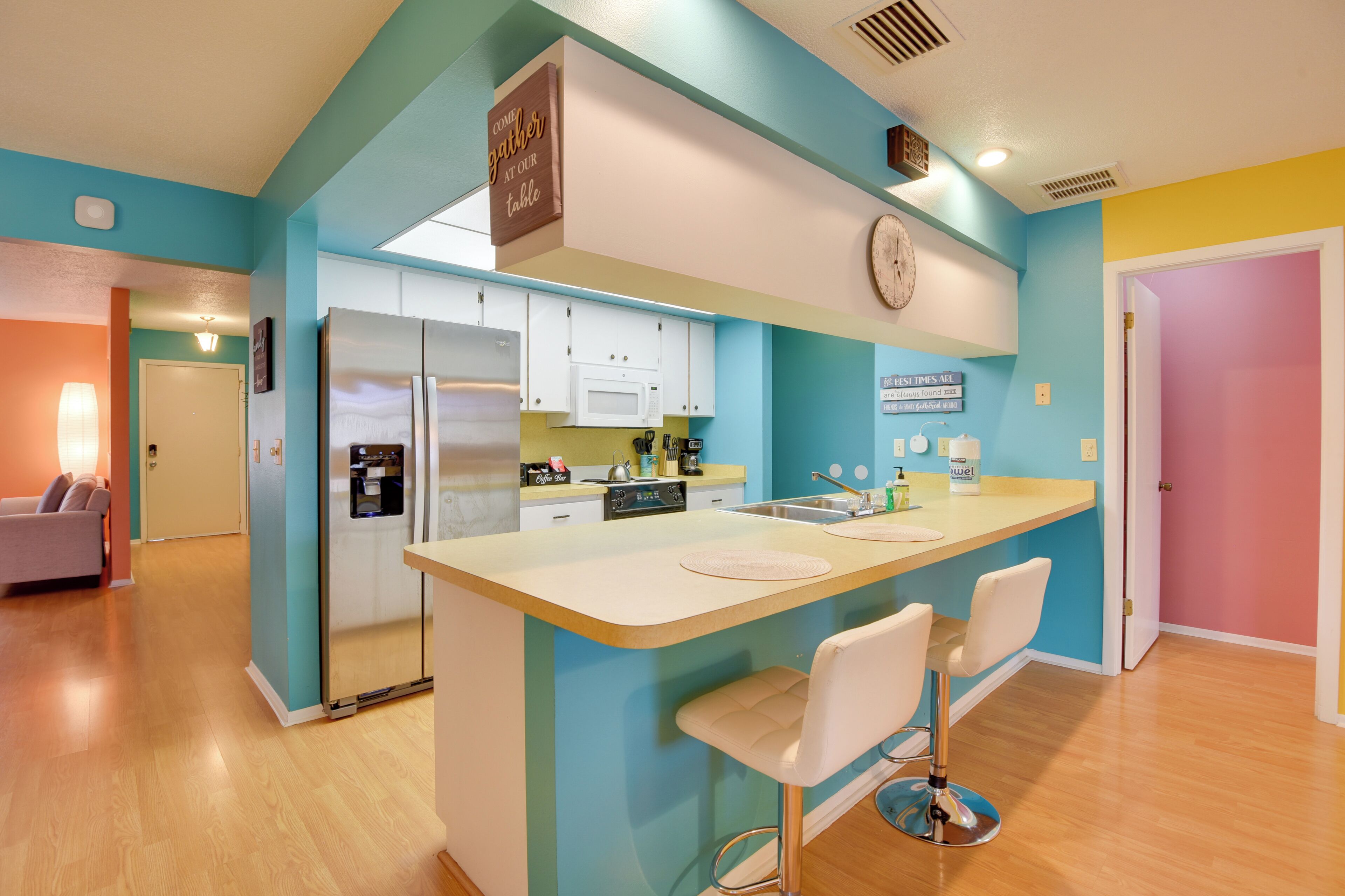 Kylskåp, mikrovågsugn, ugn och diskmaskin