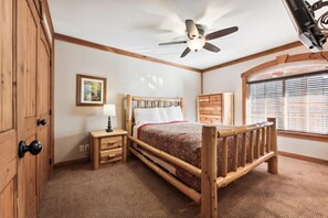 2 bedrooms, iron/ironing board, WiFi, bed sheets - Beautiful Condo, Centrally Located in a Family Friendly Resort (Gatlinburg)