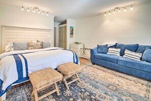 Tabla de planchar con plancha, wifi y ropa de cama 