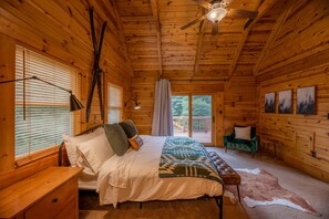 4 bedrooms, iron/ironing board, free WiFi, bed sheets - Luxe 4BR Cabin | Hot Tub- Cozy Retreat by Snowshoe (Pocahontas County)