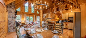 Luxe 4BR Cabin | Hot Tub- Cozy Retreat by Snowshoe