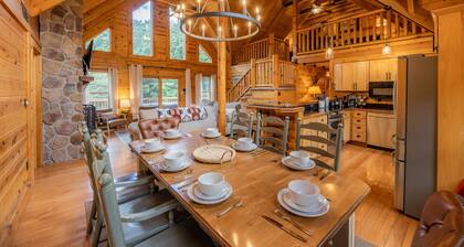 Luxe 4BR Cabin | Hot Tub- Cozy Retreat by Snowshoe