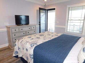 5 bedrooms, pillow-top beds, travel cot, free WiFi