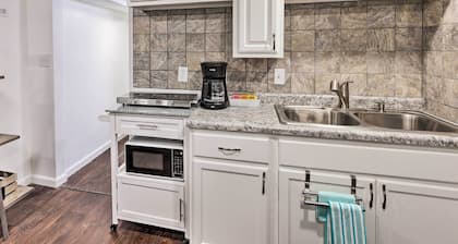 Omaha Vacation Rental ~ 4 Mi to Downtown
